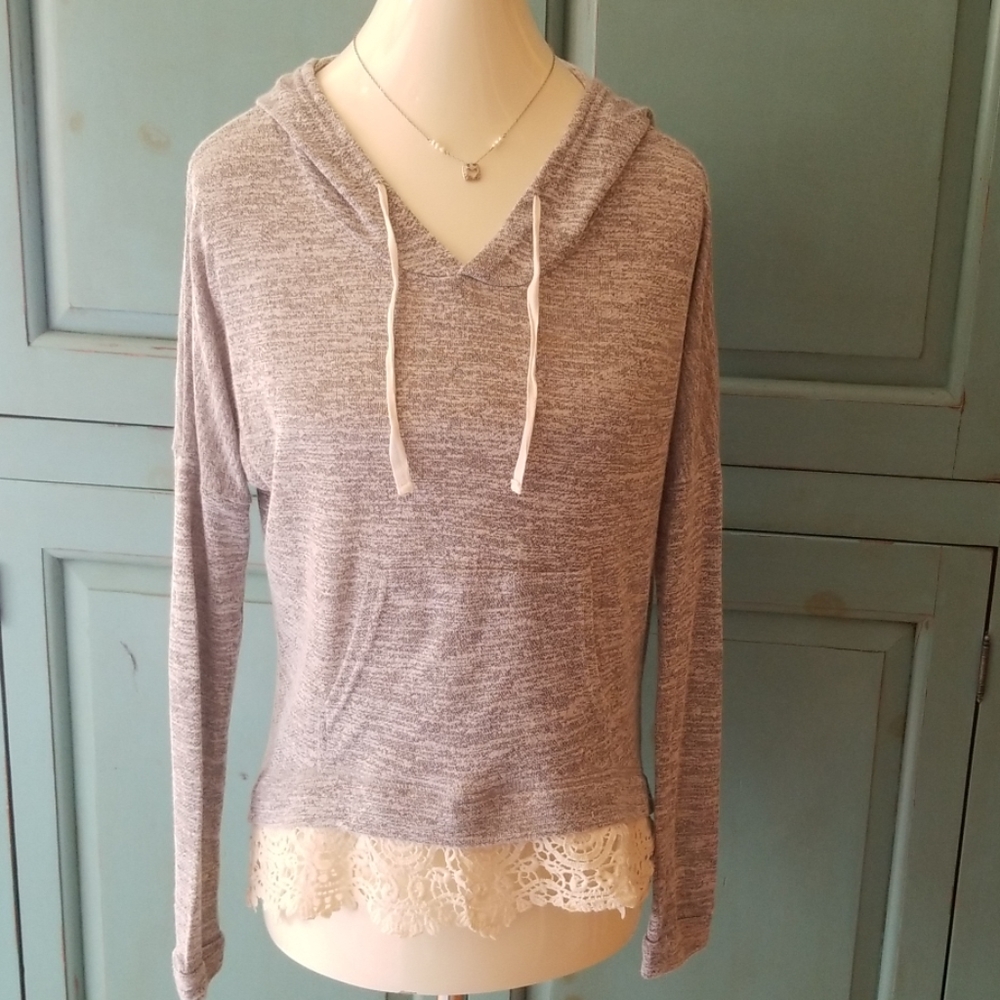 Lightweight knit & lace hoodie 💋
